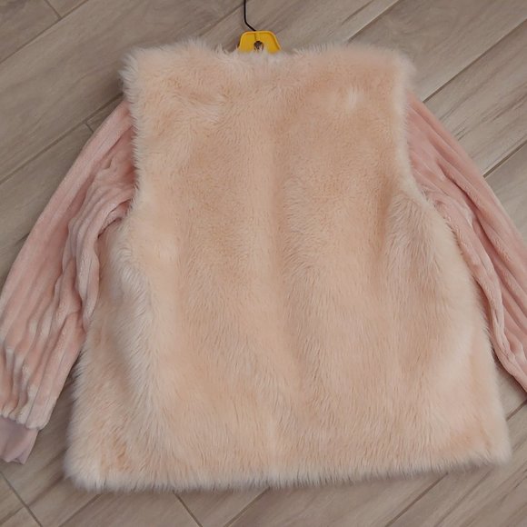 MIX & MATCH Blush Pink Fluffy Ribbed Top & Faux Fur Vest. Size M/L - Picture 7 of 7